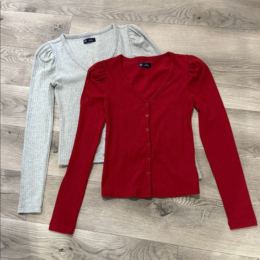 Two Gap ribbed neck v-neck cardigans - red and gray‎ - Size Small